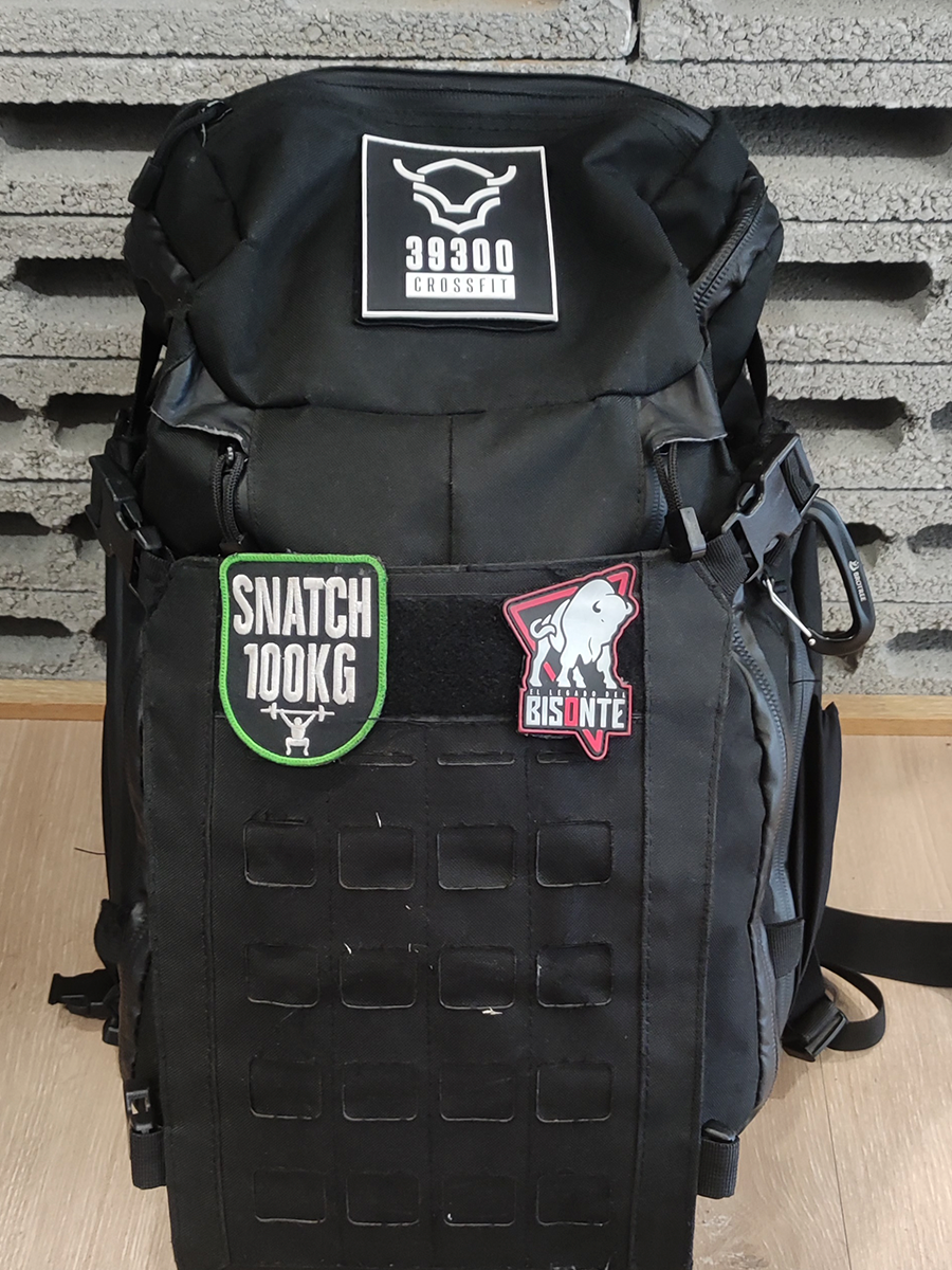 Mochila con parches de crossfit